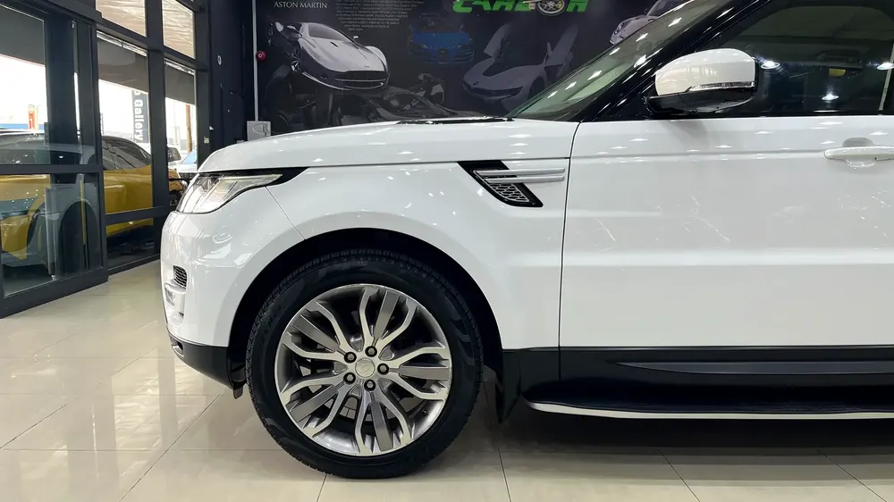 2014 Land Rover Range Rover Sport Autobiography | GCC Specs | Pristine Condition - Image 6