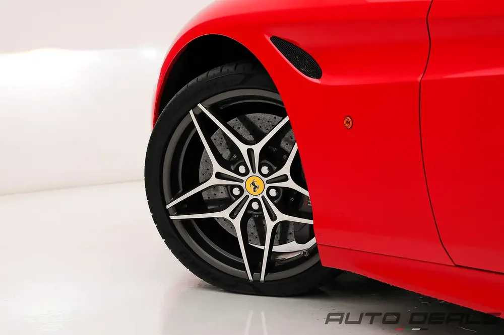 2016 Ferrari California T | GCC Specs | Low Mileage | Well Maintained |Excellent Condition | 3.9L V8 - Image 11