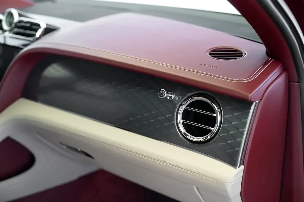 BENTAYGA V8 | TWO TONE INTERIOR | WARRANTY AVAILABLE - Image 13