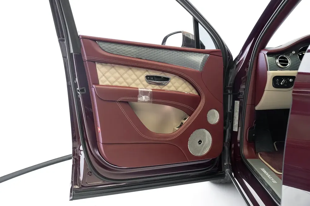 BENTAYGA V8 | TWO TONE INTERIOR | WARRANTY AVAILABLE - Image 7