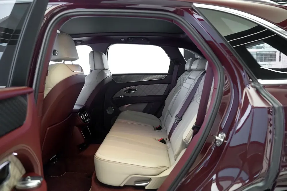 BENTAYGA V8 | TWO TONE INTERIOR | WARRANTY AVAILABLE - Image 9