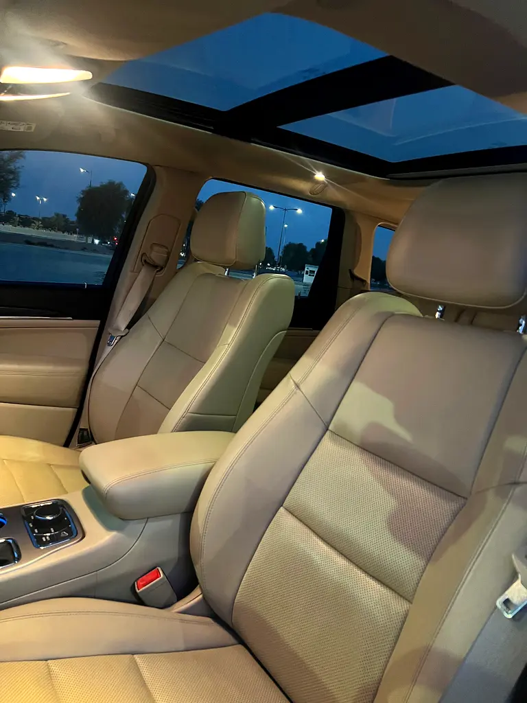 Cherokee Limited  dealership warranty + service contract . Violet color - Image 11