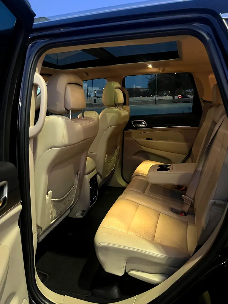 Cherokee Limited  dealership warranty + service contract . Violet color - Image 12