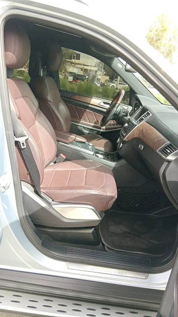 Mercedes-Benz GL 500 4Matic 2016 GCC Specs | Immaculate Condition - Image 11