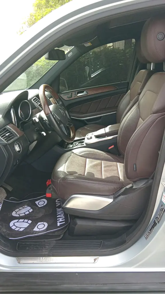 Mercedes-Benz GL 500 4Matic 2016 GCC Specs | Immaculate Condition - Image 12