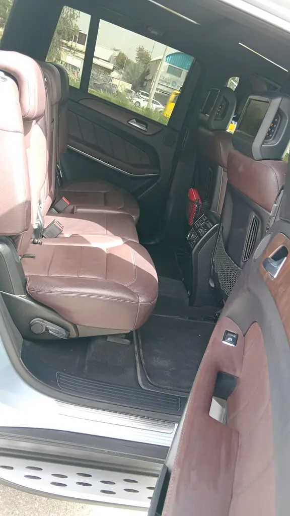 Mercedes-Benz GL 500 4Matic 2016 GCC Specs | Immaculate Condition - Image 13