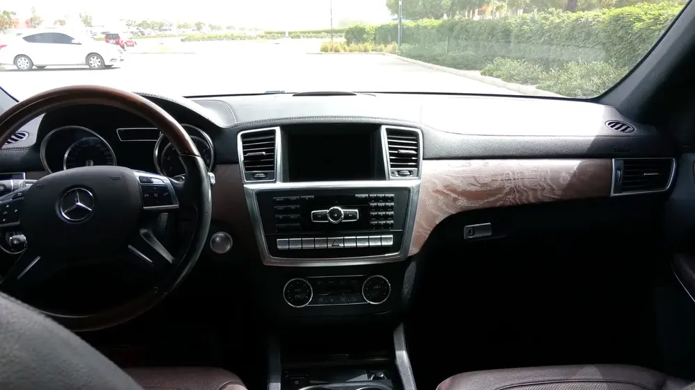 Mercedes-Benz GL 500 4Matic 2016 GCC Specs | Immaculate Condition - Image 16