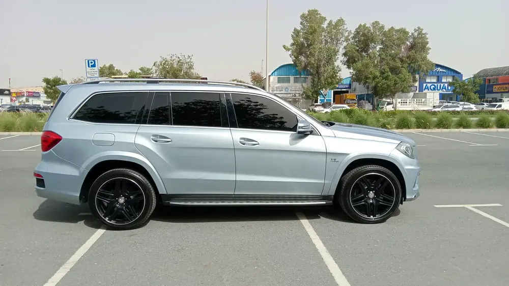 Mercedes-Benz GL 500 4Matic 2016 GCC Specs | Immaculate Condition - Image 4
