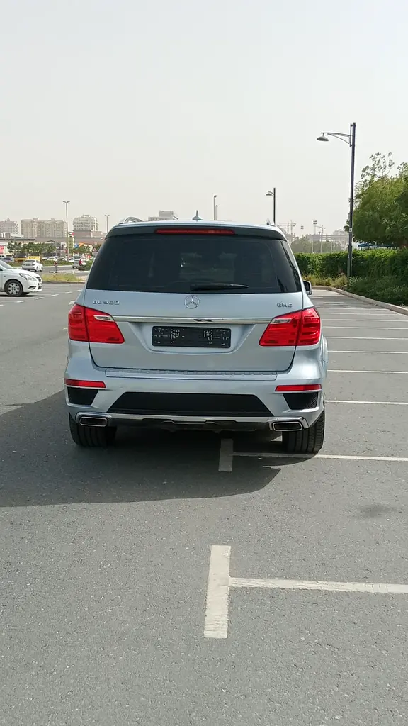Mercedes-Benz GL 500 4Matic 2016 GCC Specs | Immaculate Condition - Image 7