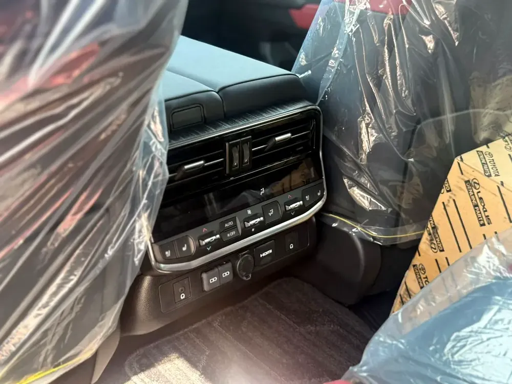 Toyota Land Cruiser VXR 2025 - Brand New - GCC Specs - Image 12