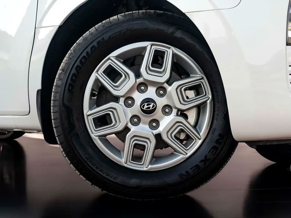 0% DOWN PAYMENT! | SAVVY-BUY | HYUNDAI STARIA COMFORT | PROTECT YOUR EQUITY | WARRANTY - Image 5