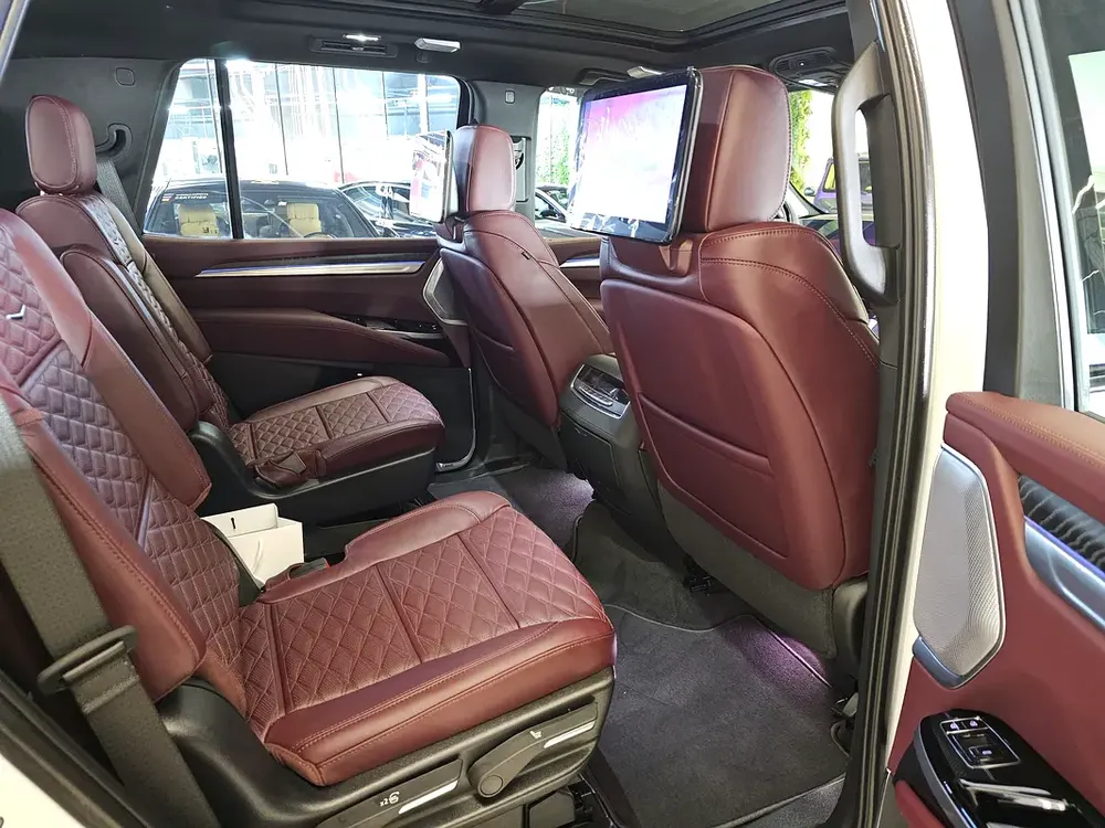Sport 6.2L 4WD Sport 6.2L AWD 2025 CADILLAC ESCALADE GCC - SPORT - 5 YEARS DEALER WARRANTY + SERVICE - Image 10