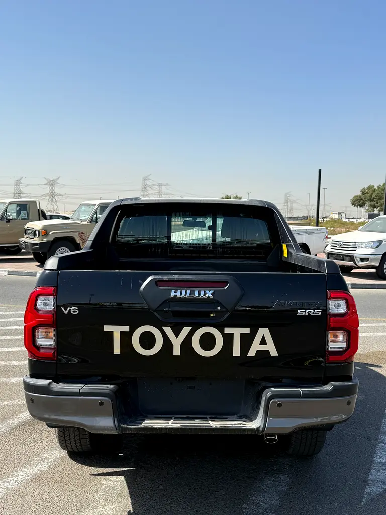 TOYOTA HILUX ADVENTURE V6 4.0L A/T 2026 - Image 4