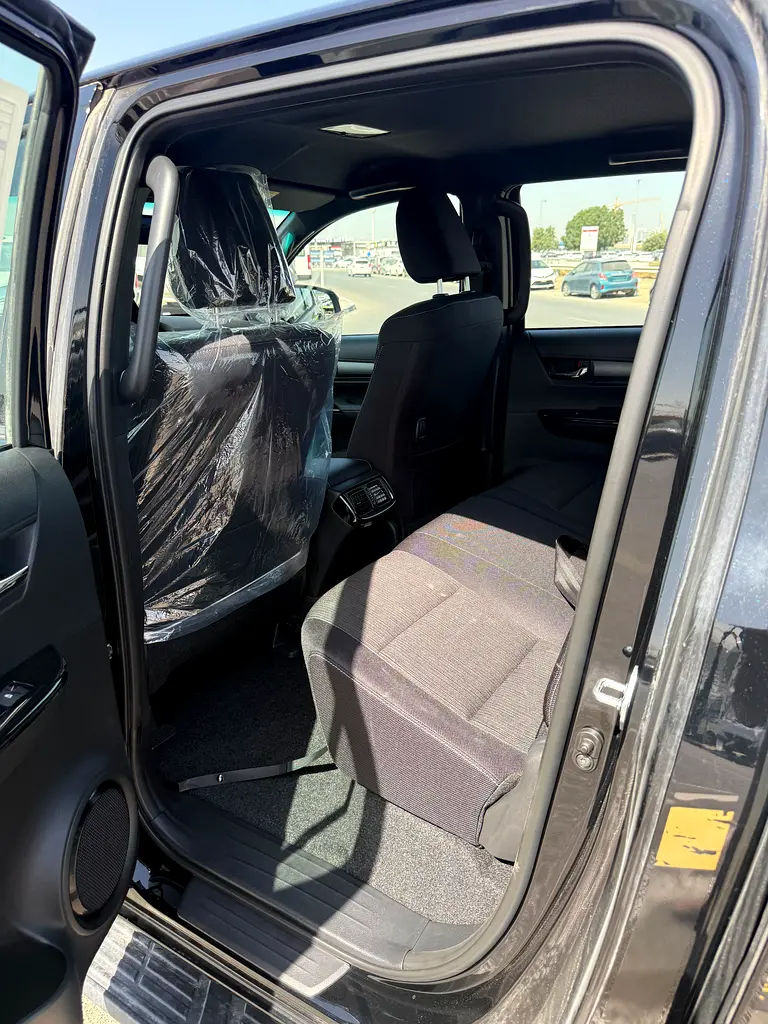 TOYOTA HILUX ADVENTURE V6 4.0L A/T 2026 - Image 6