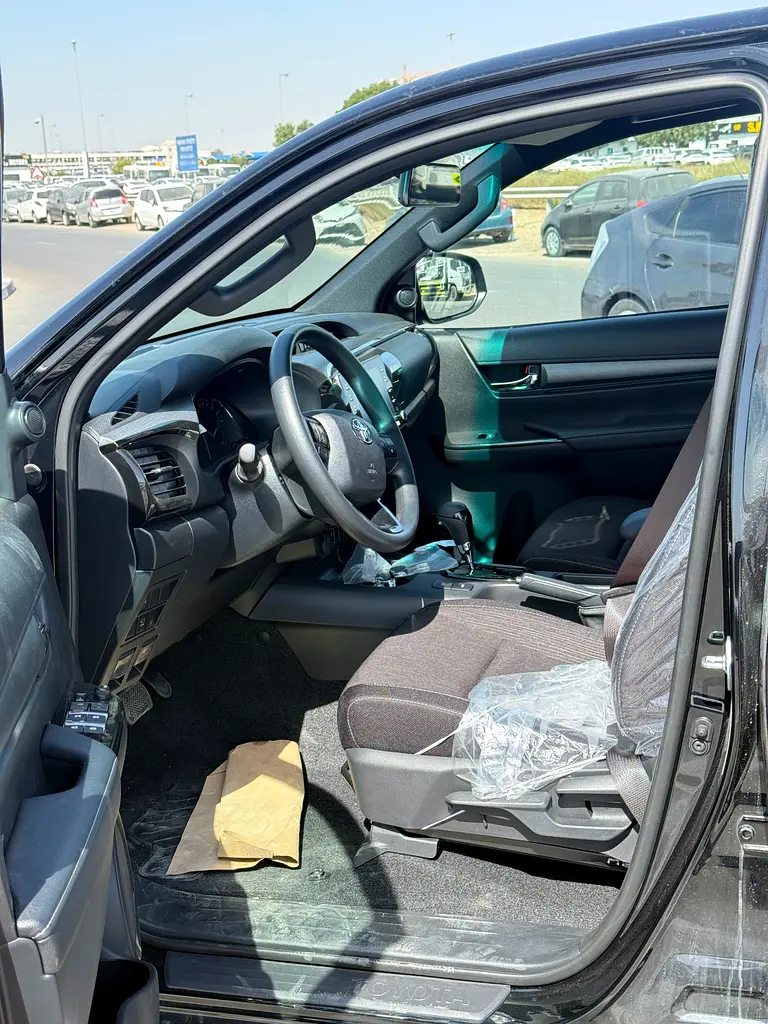 TOYOTA HILUX ADVENTURE V6 4.0L A/T 2026 - Image 8