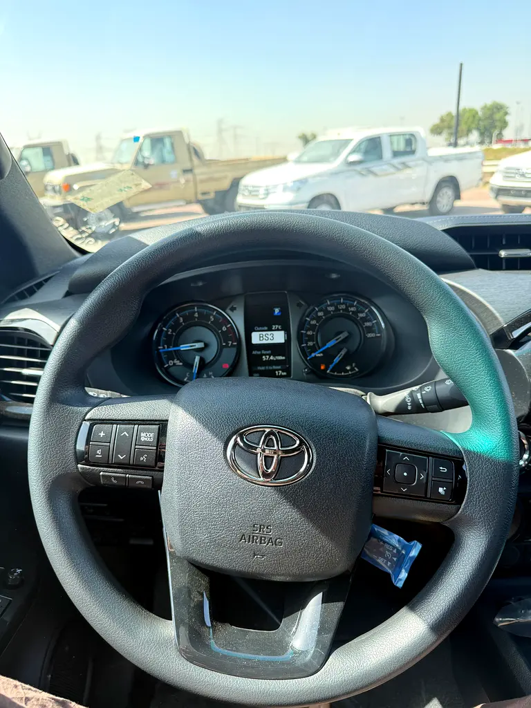 TOYOTA HILUX ADVENTURE V6 4.0L A/T 2026 - Image 9