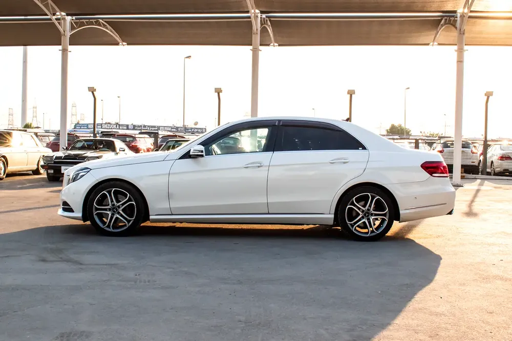 MERCEDES-BENZ E400 HYBRID | 4.5 B GRADE | 102000 KM | CLEAN TITLE | FREASH JAPAN IMPORT | - Image 4