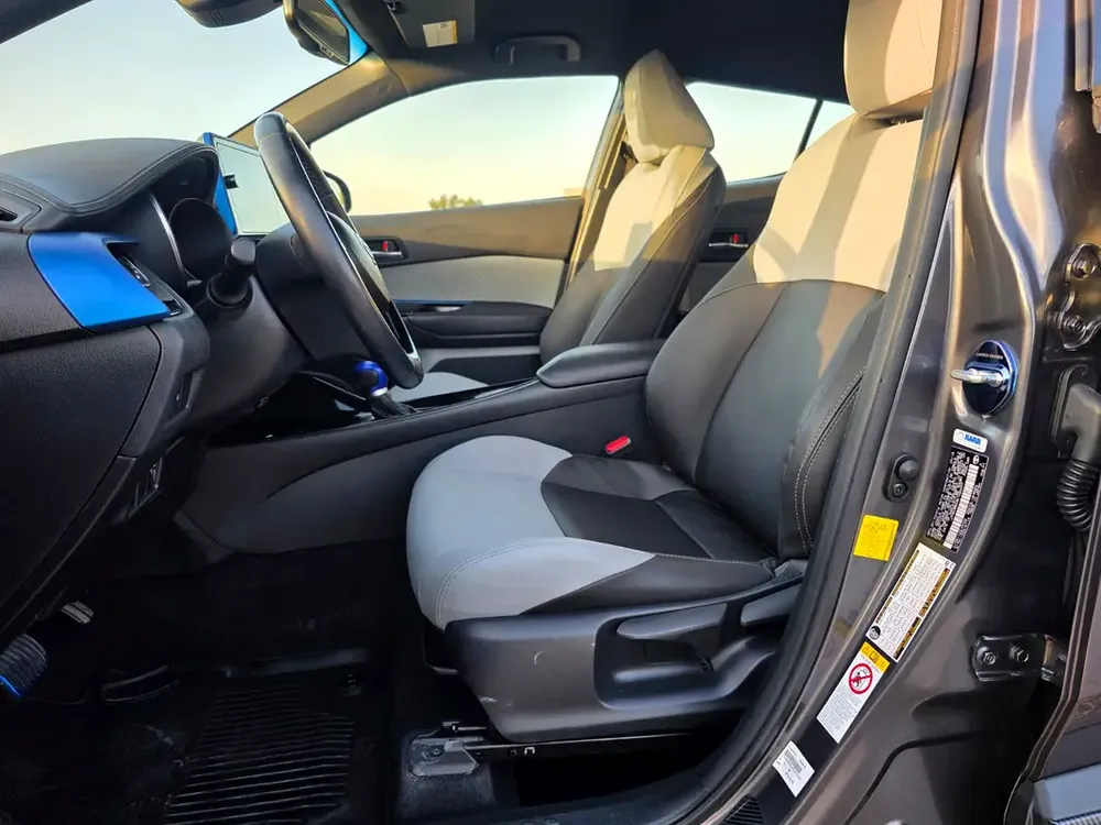2019 Toyota C-HR Limited 2.0L V4 Dual VVTI Engine Full Option - With Side Step Push Start  Rada - Image 11