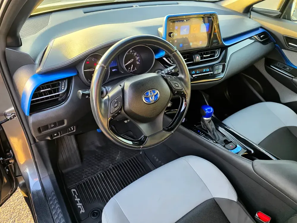 2019 Toyota C-HR Limited 2.0L V4 Dual VVTI Engine Full Option - With Side Step Push Start  Rada - Image 12