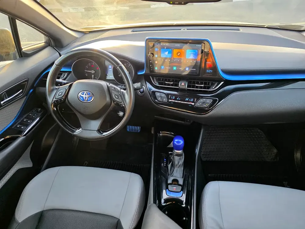 2019 Toyota C-HR Limited 2.0L V4 Dual VVTI Engine Full Option - With Side Step Push Start  Rada - Image 13