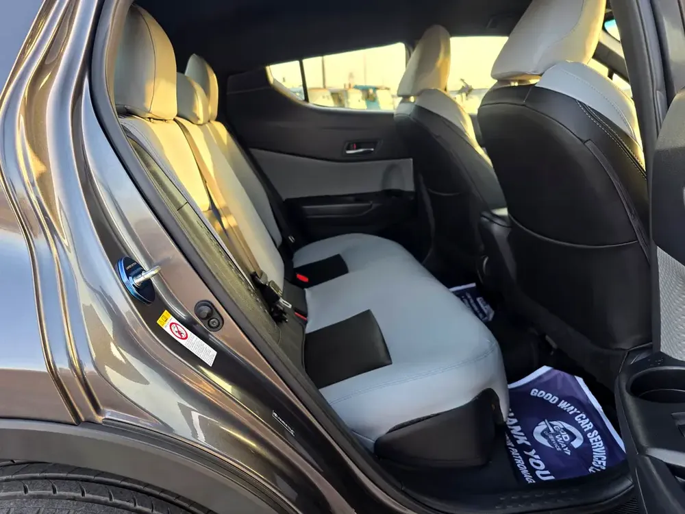 2019 Toyota C-HR Limited 2.0L V4 Dual VVTI Engine Full Option - With Side Step Push Start  Rada - Image 16