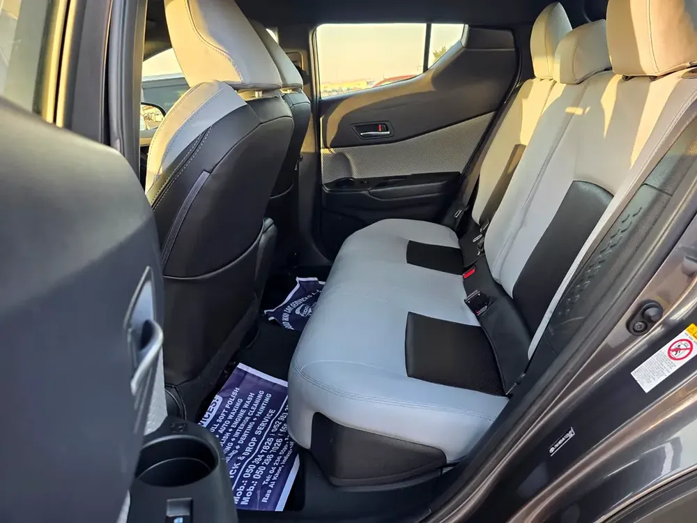 2019 Toyota C-HR Limited 2.0L V4 Dual VVTI Engine Full Option - With Side Step Push Start  Rada - Image 17