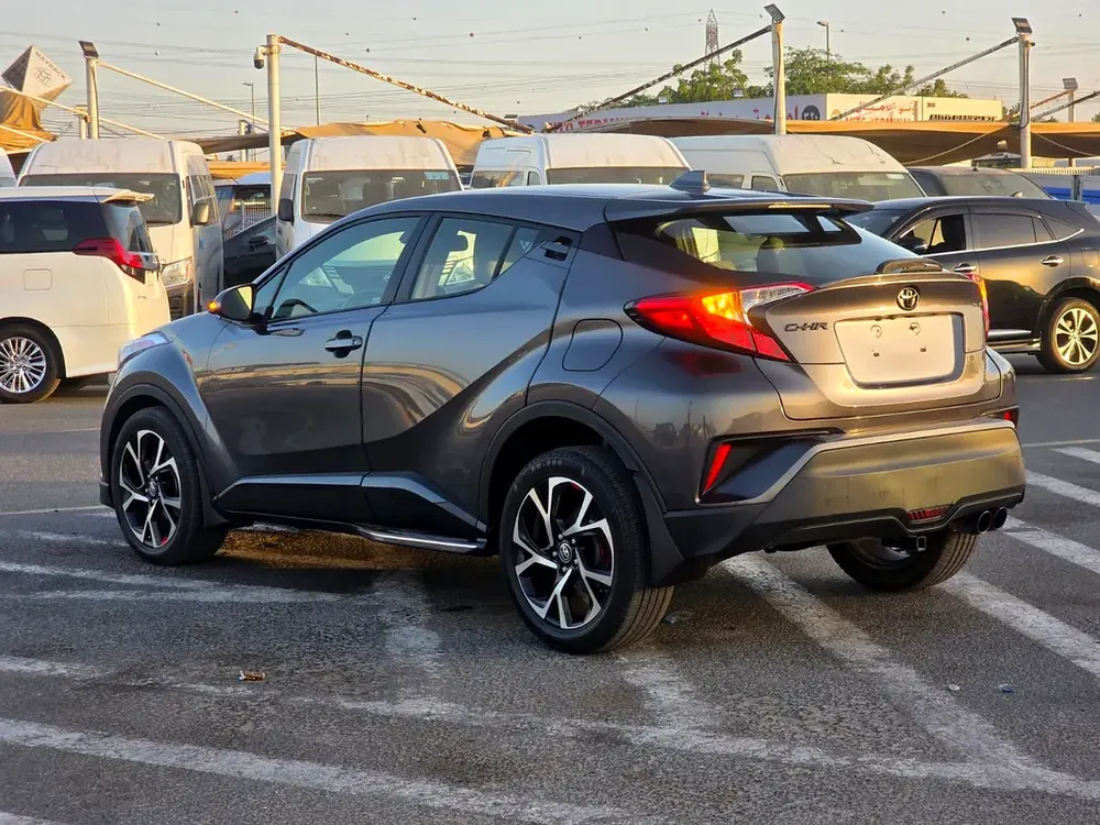 2019 Toyota C-HR Limited 2.0L V4 Dual VVTI Engine Full Option - With Side Step Push Start  Rada - Image 5