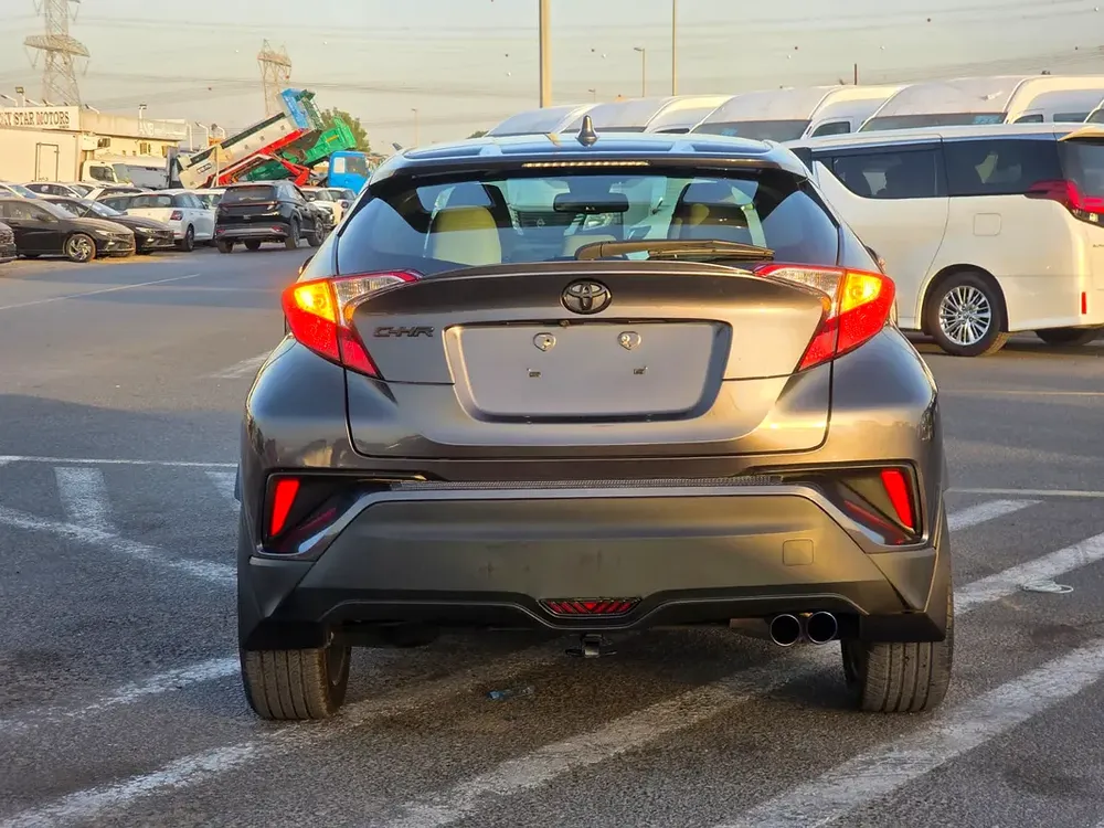 2019 Toyota C-HR Limited 2.0L V4 Dual VVTI Engine Full Option - With Side Step Push Start  Rada - Image 6