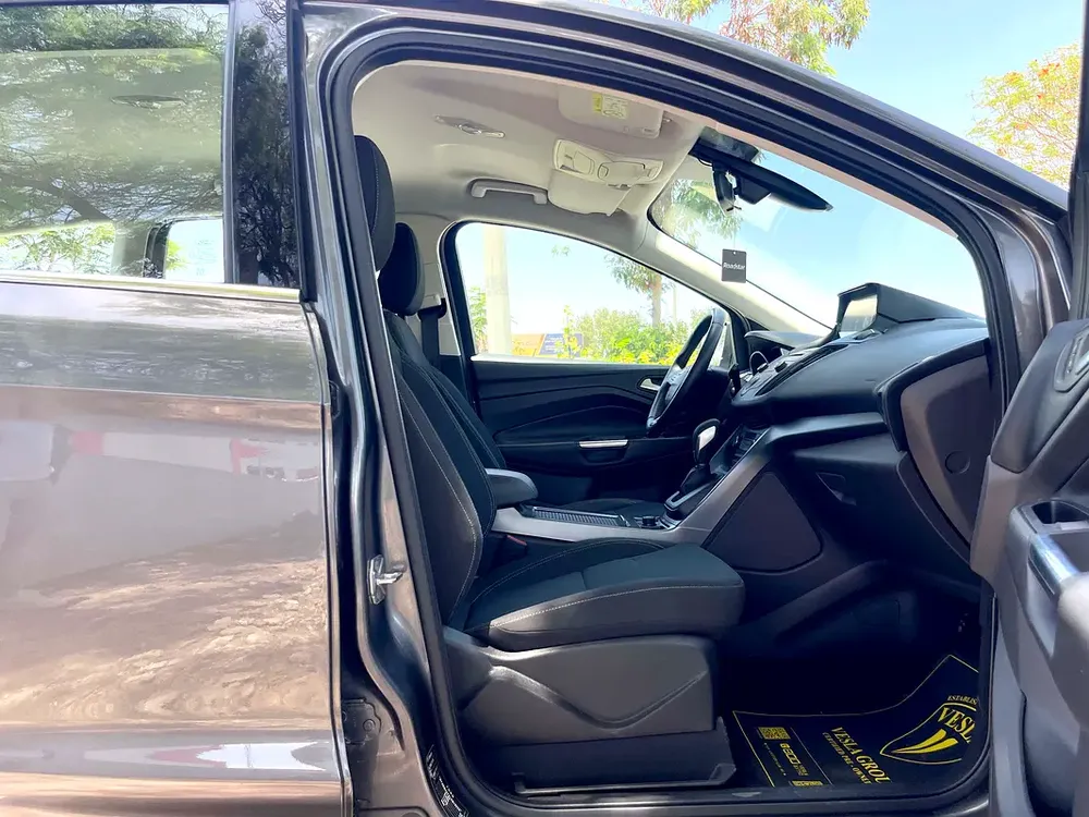 UNLIMITED MILEAGE WARRANTY /NAVIGATION + CAMERA + KEYLESS START + CRUISE CONTROL / IN HOUSE FINANCE - Image 17