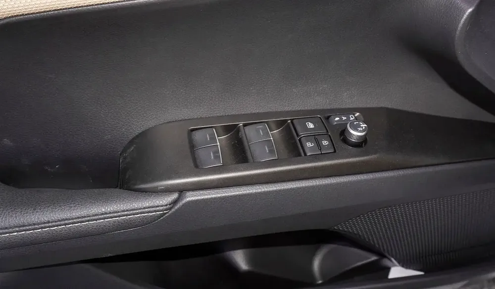2026 - CAMRY LE 2.5L HYBRID WITH PANORAMIC ROOF - GCC - Image 12