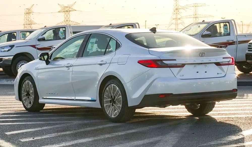 2026 - CAMRY LE 2.5L HYBRID WITH PANORAMIC ROOF - GCC - Image 4