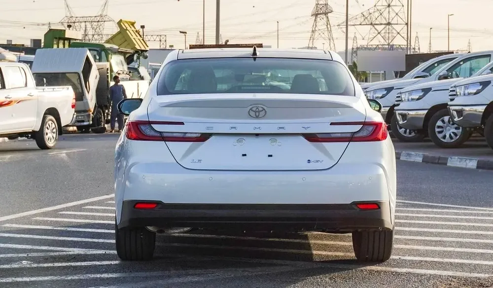 2026 - CAMRY LE 2.5L HYBRID WITH PANORAMIC ROOF - GCC - Image 5