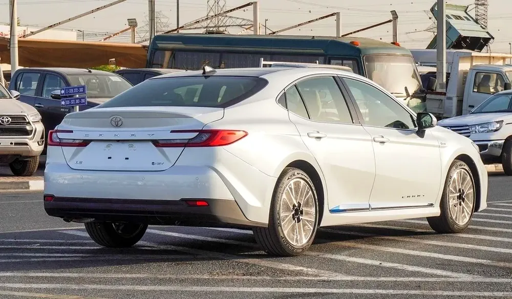 2026 - CAMRY LE 2.5L HYBRID WITH PANORAMIC ROOF - GCC - Image 6
