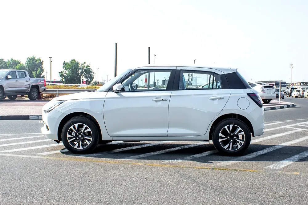 SUZUKI SWIFT HYBRID GCC GLX 2026 - Image 5