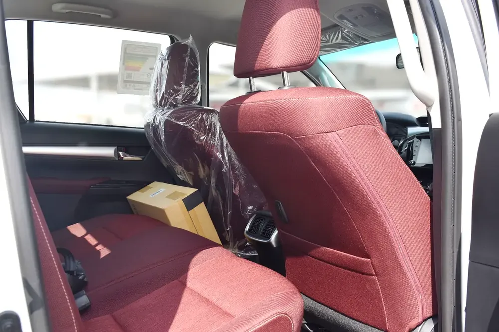 2025 Toyota Hilux SR5 2.7 Petrol - GCC Specs - Brand New! - Image 10