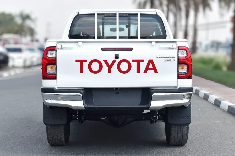 2025 Toyota Hilux SR5 2.7 Petrol - GCC Specs - Brand New! - Image 5