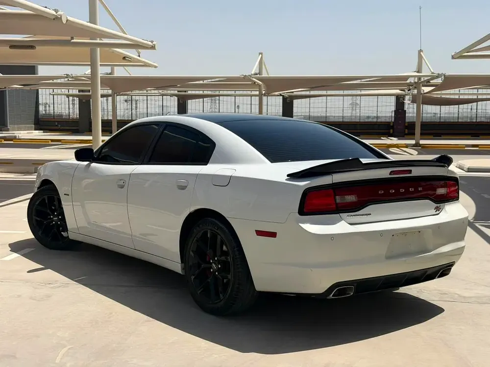 Dodge Charger R/T 2014 GCC Specs | Well Maintained - Image 4