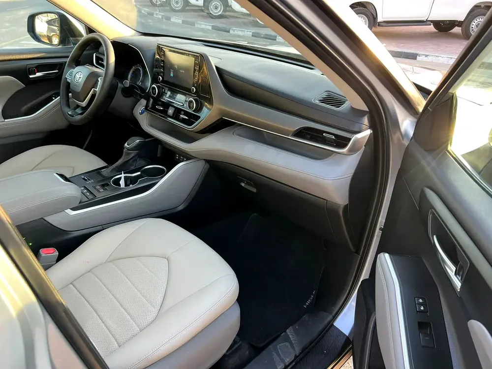 2022 Toyota Highlander Hybrid GLE Full Option Gcc -2.5L V4 - Rear Camera & Sensor - Leather Seat - Image 14
