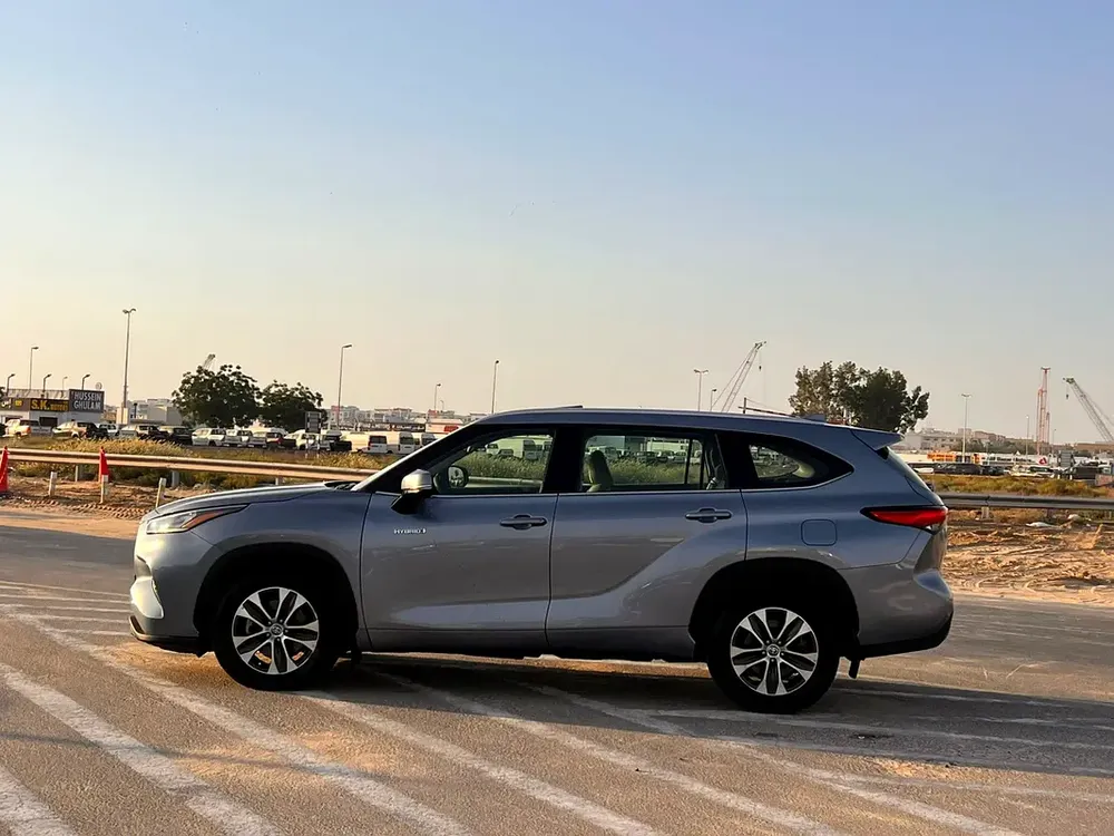 2022 Toyota Highlander Hybrid GLE Full Option Gcc -2.5L V4 - Rear Camera & Sensor - Leather Seat - Image 4