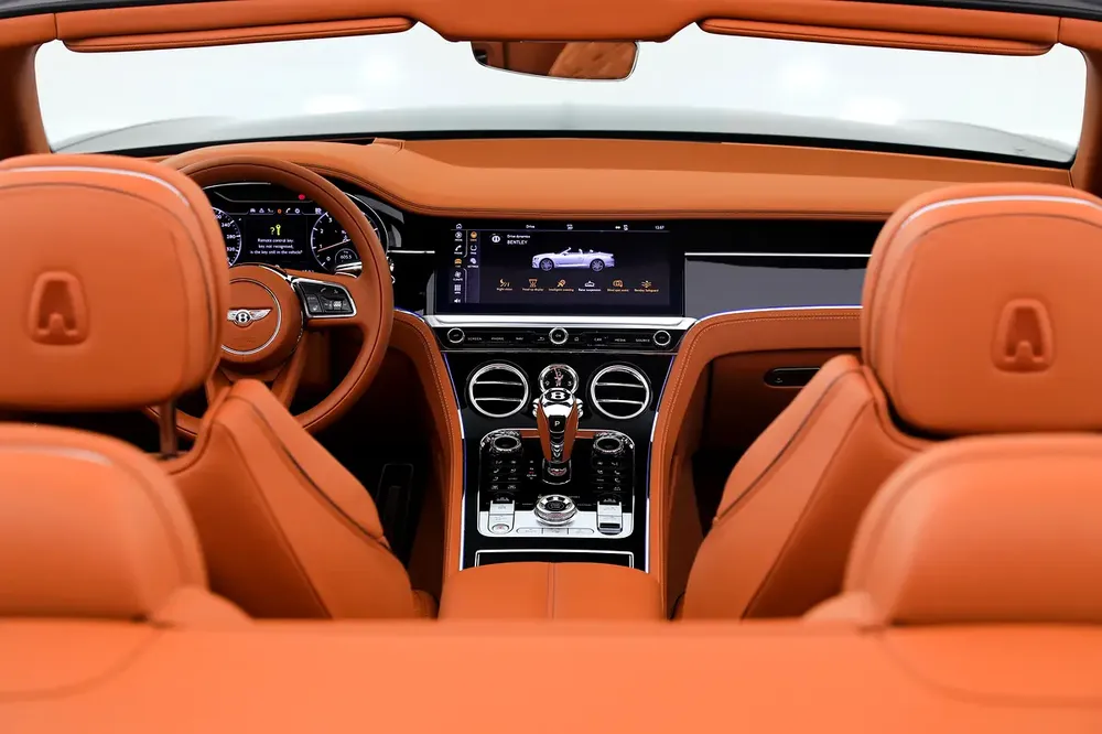 2023 Bentley Continental GTC Azure V8 | Extremly Low Mileage | Fully Loaded | 4.0L V8 - Image 12