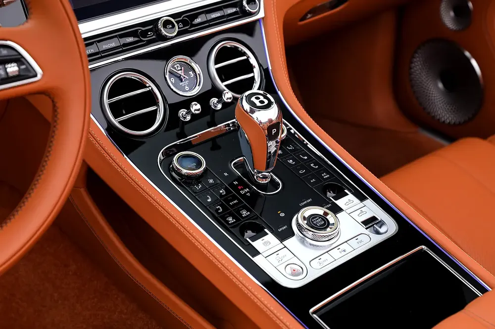 2023 Bentley Continental GTC Azure V8 | Extremly Low Mileage | Fully Loaded | 4.0L V8 - Image 14