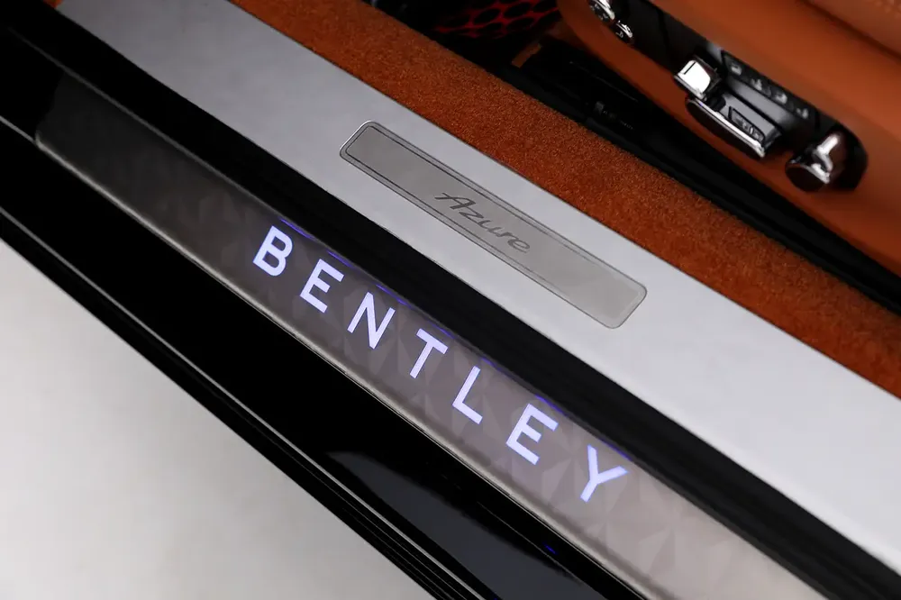 2023 Bentley Continental GTC Azure V8 | Extremly Low Mileage | Fully Loaded | 4.0L V8 - Image 15