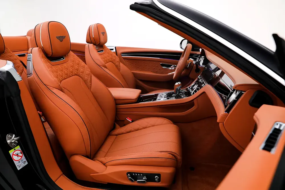 2023 Bentley Continental GTC Azure V8 | Extremly Low Mileage | Fully Loaded | 4.0L V8 - Image 16