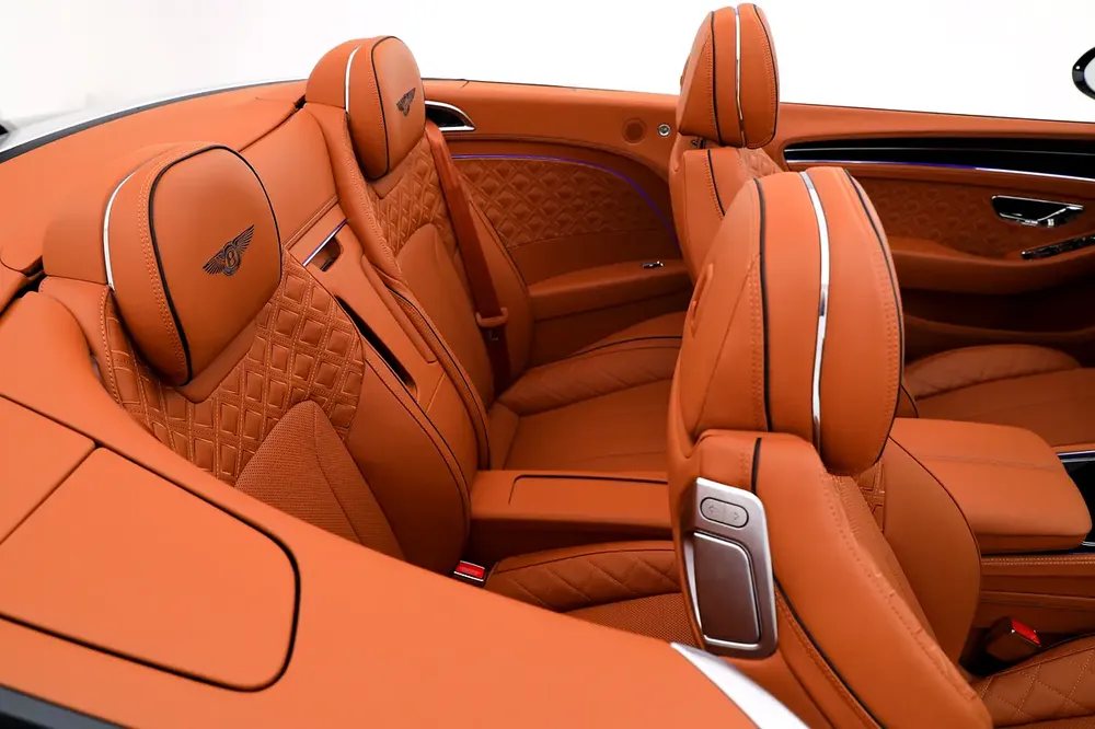 2023 Bentley Continental GTC Azure V8 | Extremly Low Mileage | Fully Loaded | 4.0L V8 - Image 17