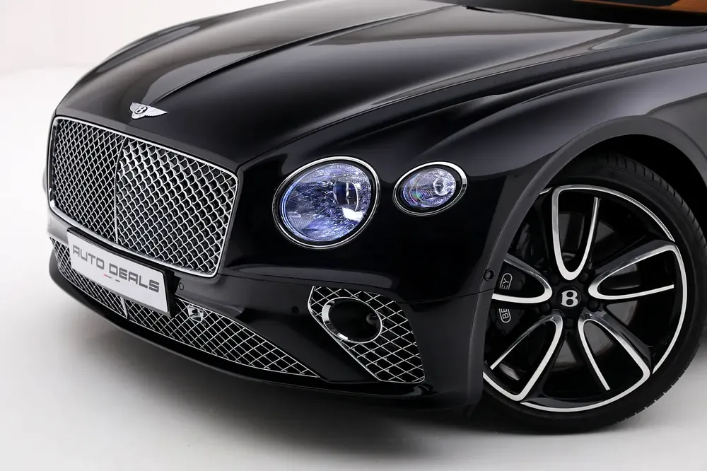 2023 Bentley Continental GTC Azure V8 | Extremly Low Mileage | Fully Loaded | 4.0L V8 - Image 7