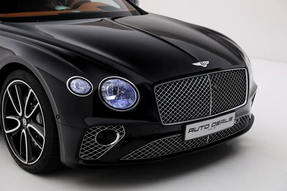 2023 Bentley Continental GTC Azure V8 | Extremly Low Mileage | Fully Loaded | 4.0L V8 - Image 8