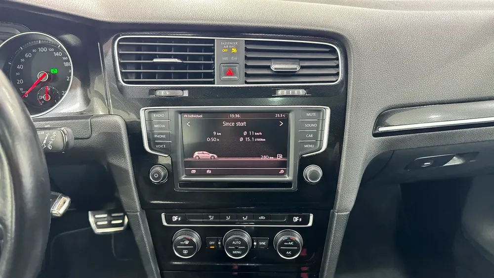 Volkwagen Golf GTI Sport - Image 10