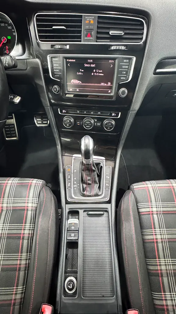 Volkwagen Golf GTI Sport - Image 14