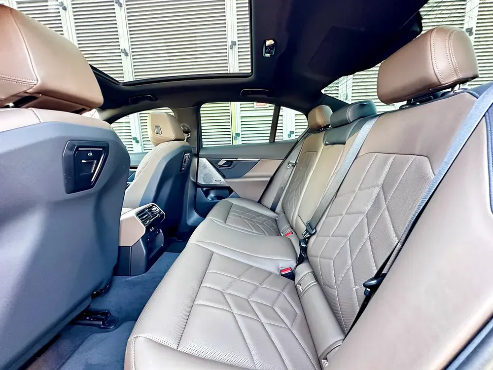 BMW 520i || M-PACKAGE || CLEAN TITLE || 2024 || - Image 8