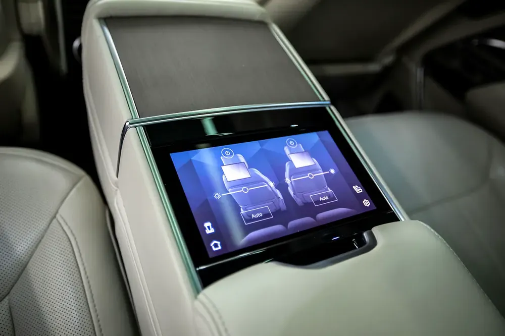 Land Rover Range Rover First Edition 2022 - GCC Specs - Pristine Condition - WARRANTY - AL TAYER - - Image 12